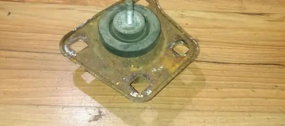 Ford Fiesta Engine mount bracket