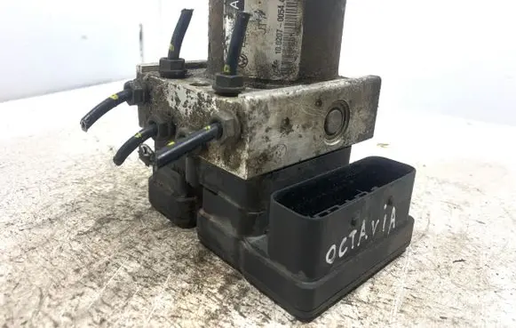 Skoda Octavia Mk2 (1Z) ABS Pump 1K0907379P 00009496E4 10097003153