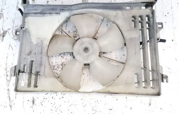 Radiator cooling fan shroud