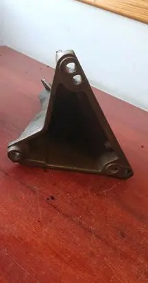 Volkswagen PASSAT B5.5 Engine mounting bracket 8d0199308