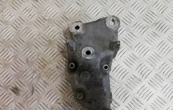 Citroen C4 Cactus Engine mounting bracket 12325-YV020