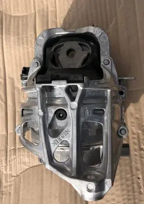 Audi Q7 4M Engine mount bracket 4M0199255BP