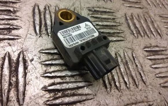Mitsubishi Outlander Airbag deployment crash/impact sensor 8651A002