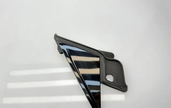 Fender trim (molding)