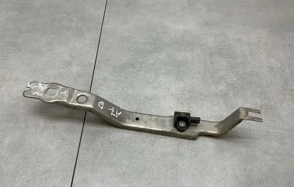 Audi A7 S7 4G Fender mounting bracket 4G8807592C