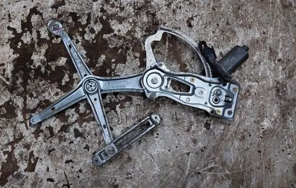 Mercedes-Benz E W210 Front door window regulator with motor 0130821709