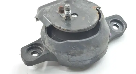 Subaru Impreza III Engine mount bracket