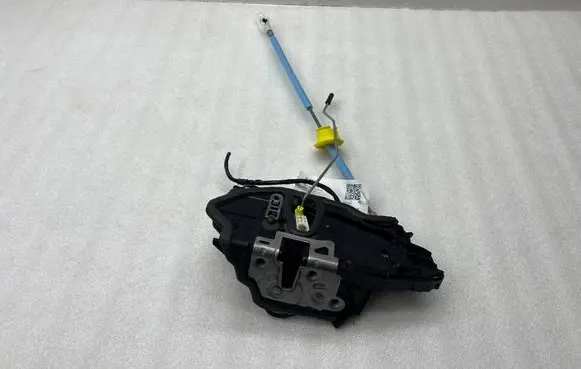 BMW 1 F40 Front door lock 7956149