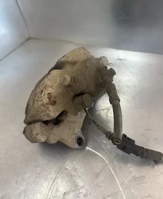 Volkswagen PASSAT B6 Front brake caliper