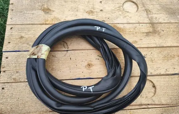 Mazda 3 II Rear door rubber seal (on body) 
