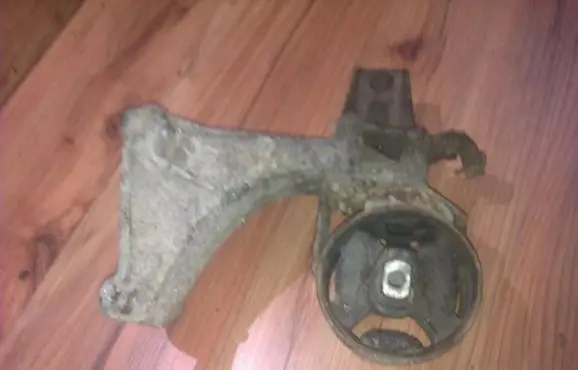 Volkswagen PASSAT B3 Engine mount bracket 191199262a