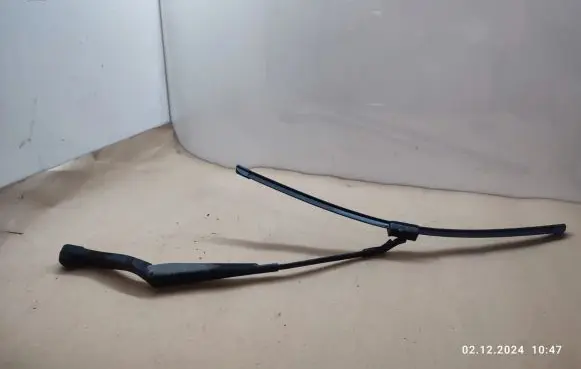 Mercedes-Benz E C207 W207 Front wiper blade arm