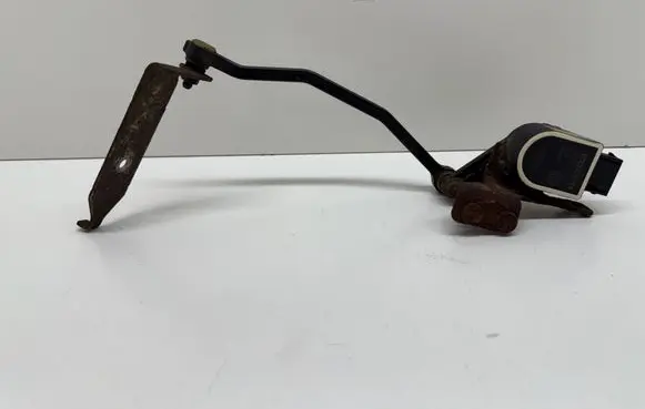 Headlight/headlamp level sensor