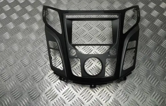 Radio/GPS head unit trim