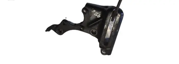 Toyota Corolla Verso E121 Engine mounting bracket NOCODE