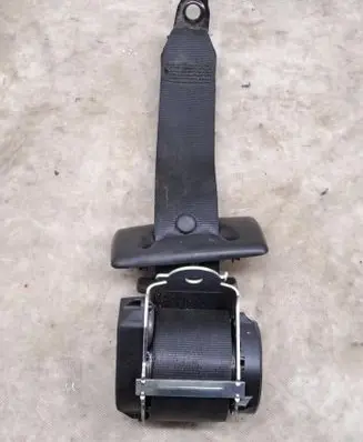 Middle seatbelt (rear)
