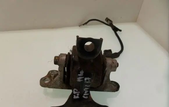 Honda Civic Engine mount bracket