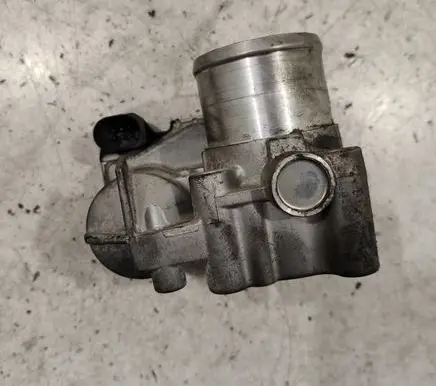 Renault Laguna III Throttle valve 8200330812
