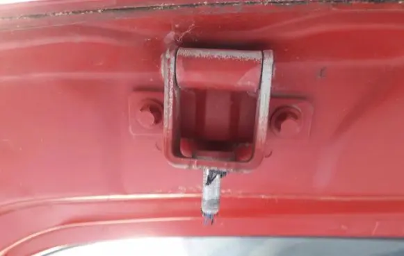 Mitsubishi Colt Tailgate/trunk/boot hinge