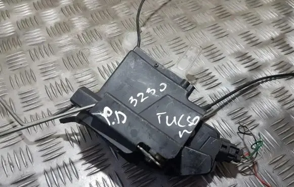 Hyundai Tucson JM Front door lock