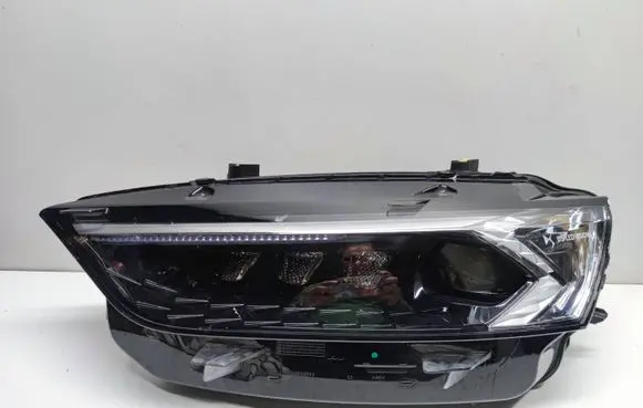 Citroen DS7 Crossback Headlight/headlamp 9831755780