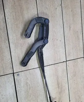 Mercedes-Benz E W211 Front wiper blade arm A2118200444