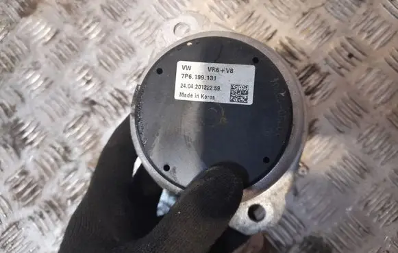 Volkswagen Touareg II Engine mount bracket 7P6199131