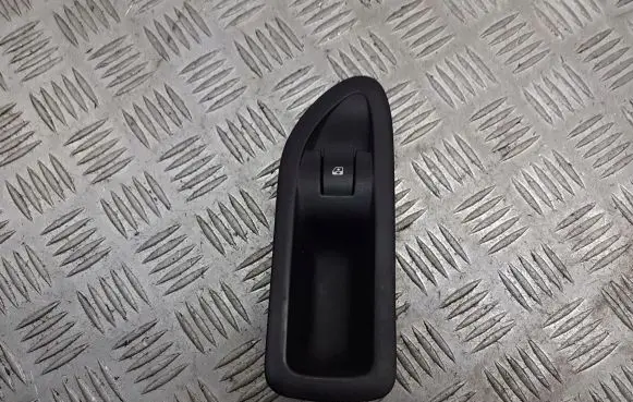 Renault Laguna II Quarter vent window switch 