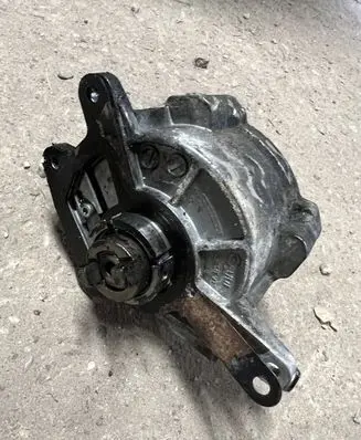 Jeep Grand Cherokee (WK) Vacuum pump LA1231065