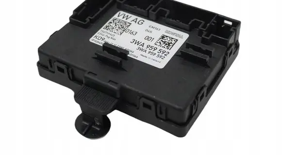 Volkswagen Tiguan Door control unit/module 3WA959592