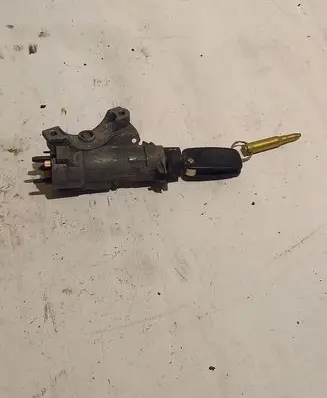 Volkswagen PASSAT B5 Ignition lock 4B0905851A