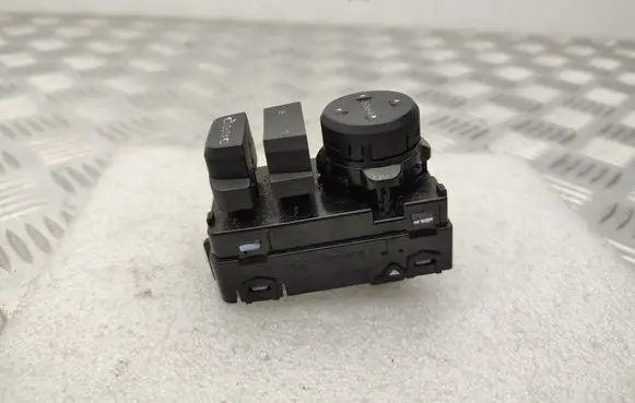 Hyundai i30 Wing mirror switch 93530G3010