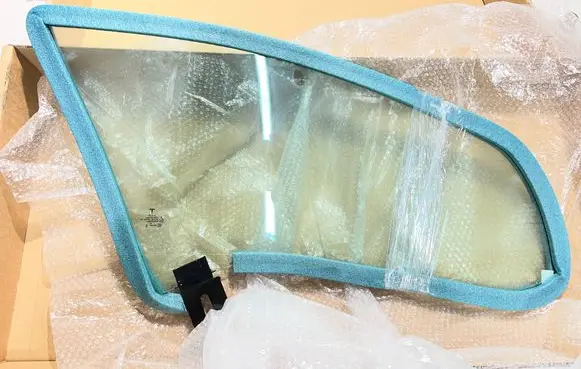 Tesla Model S Plaid Front door window glass four-door 158835300D