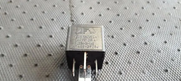 Skoda Octavia Mk2 (1Z) Other relay 7M0951253A 95VW10K705CA