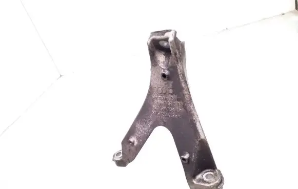Audi A4 S4 B7 8E 8H Engine mounting bracket 8E0199308AR