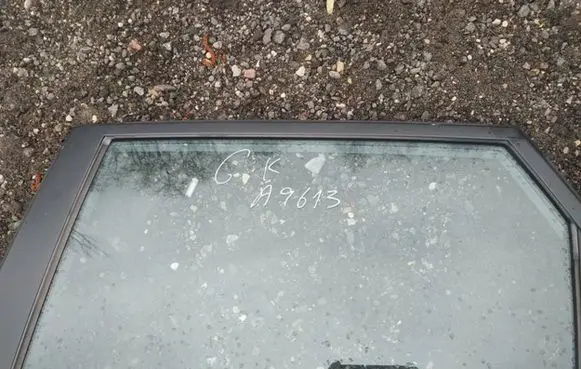 Mazda 3 I Rear door window glass AS2
