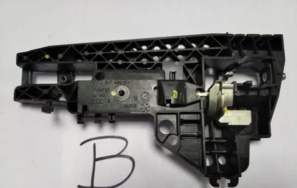 Audi Q5 SQ5 Front door exterior handle/bracket 8T0837886