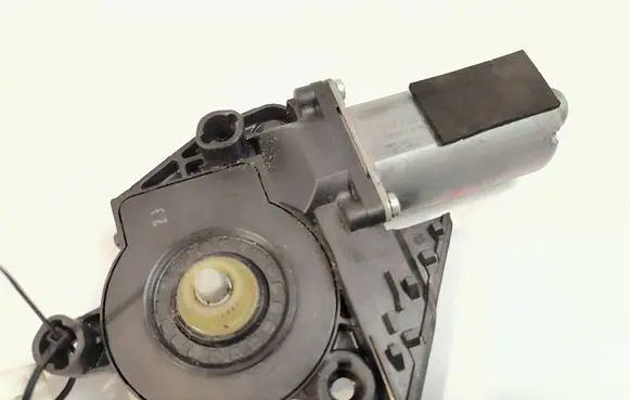 Audi A8 S8 D3 4E Front door window regulator motor 0130821765