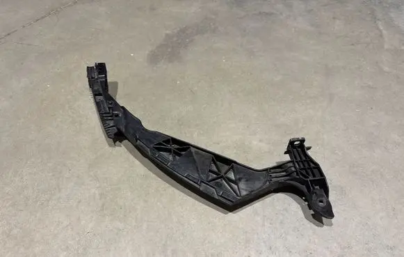 Porsche Macan (95B) Headlight/headlamp mounting bracket 95B807890C