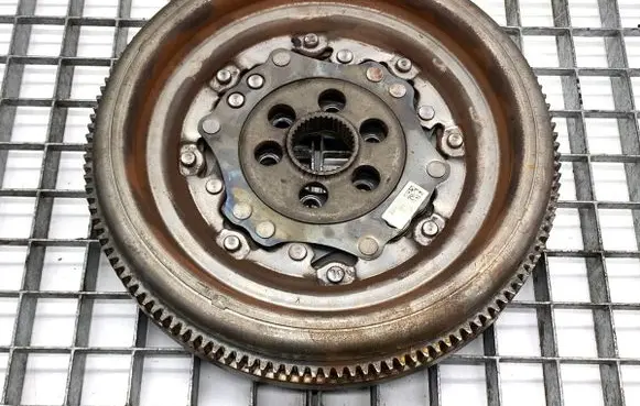 Skoda Octavia Mk3 (5E) Dual mass flywheel 03L105266DE