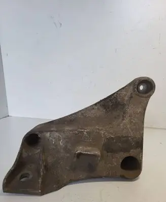 BMW 5 E39 Engine mounting bracket 6750441