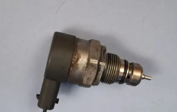 KIA Carens II Fuel pressure sensor 0281002507 22080610 281002507