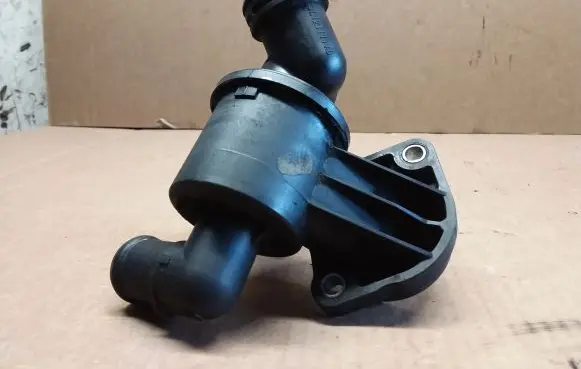 Thermostat/thermostat housing