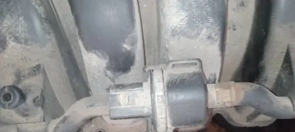 Volkswagen Golf Plus Valve vacuum 058133517B