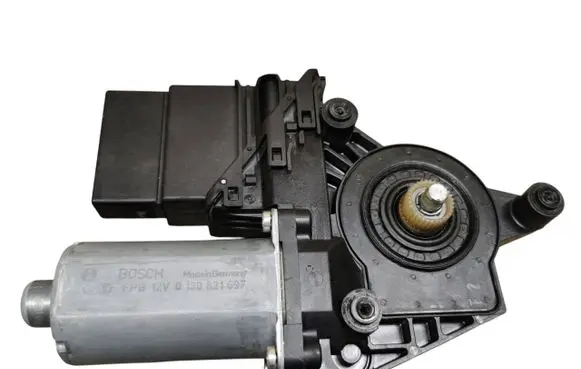 Volkswagen PASSAT B5.5 Rear door window regulator motor 3B9839751BC