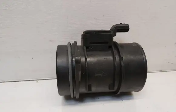 Nissan Juke I F15 Mass air flow meter 8200682558