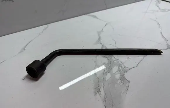 Toyota Prius (XW20) Wheel nut wrench
