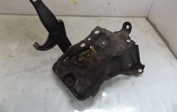 Toyota Yaris Battery box tray 