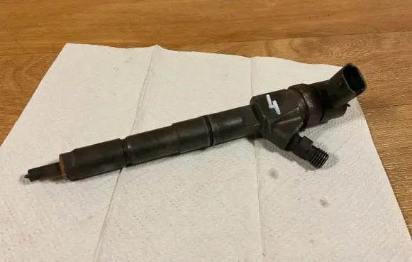Opel Insignia A Fuel injector 0445110