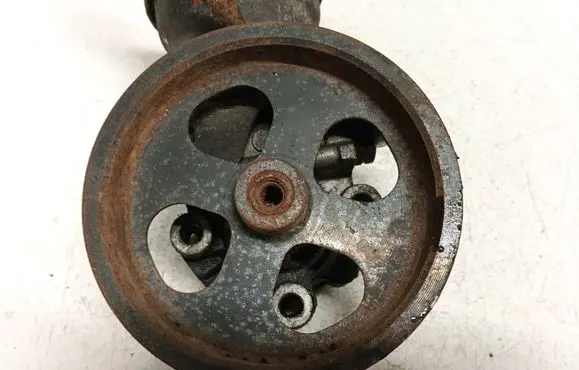 Toyota Avensis T250 Power steering pump 